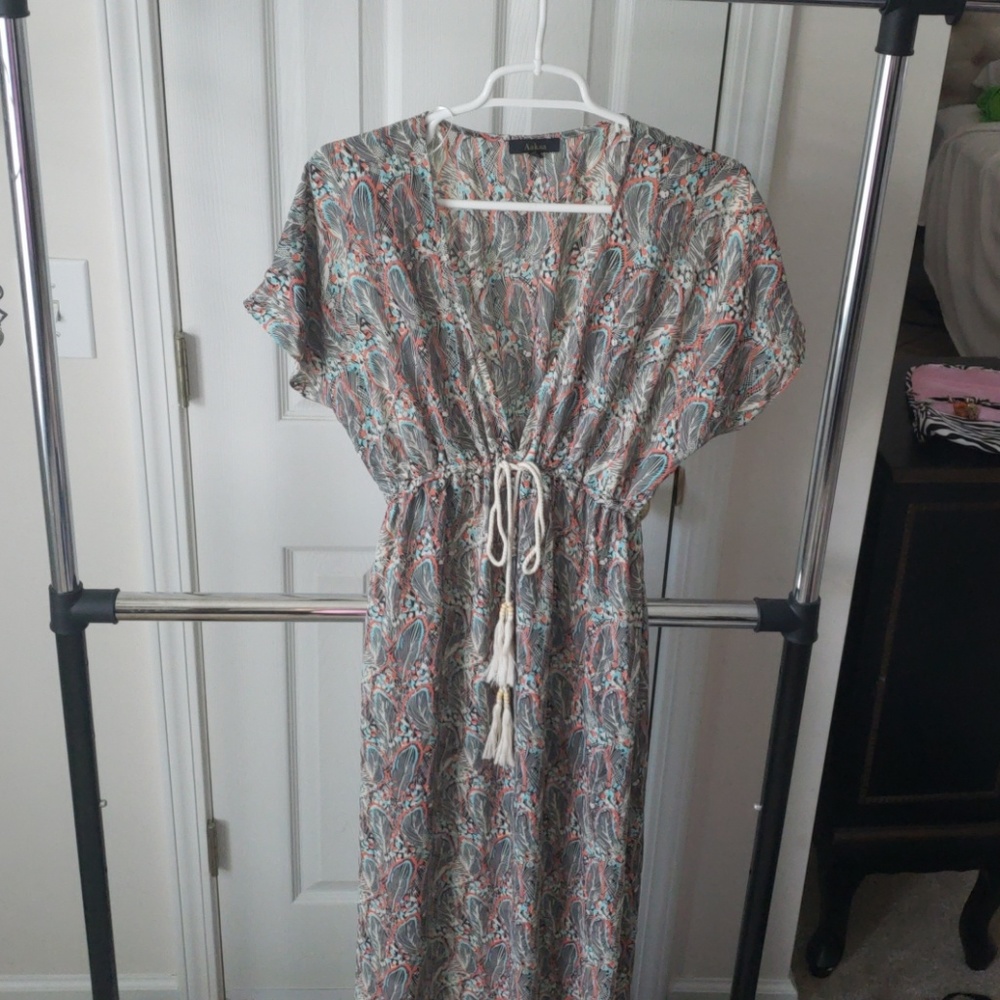 NWOT Feather pattern maxi